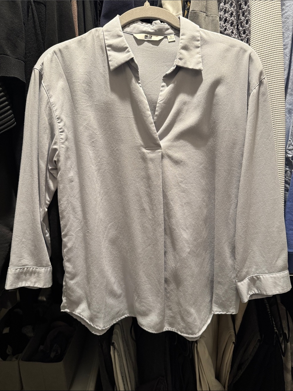 Uniqlo Light Gray V-Neck Button-Front Shirt